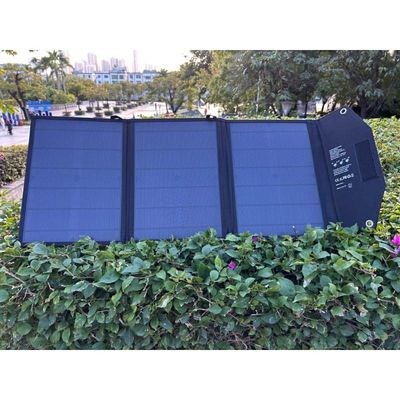 휴대용 및 가벼운 태양 전지 접이용 가방 2 USB 포트 2.35 Kgs 접은 크기 39.9 X 35.5 X 3.9 Cm